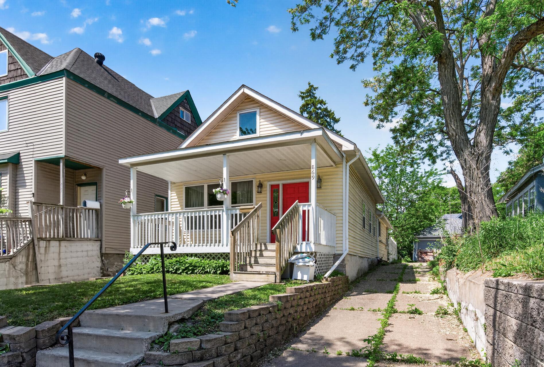 869 Desoto Street