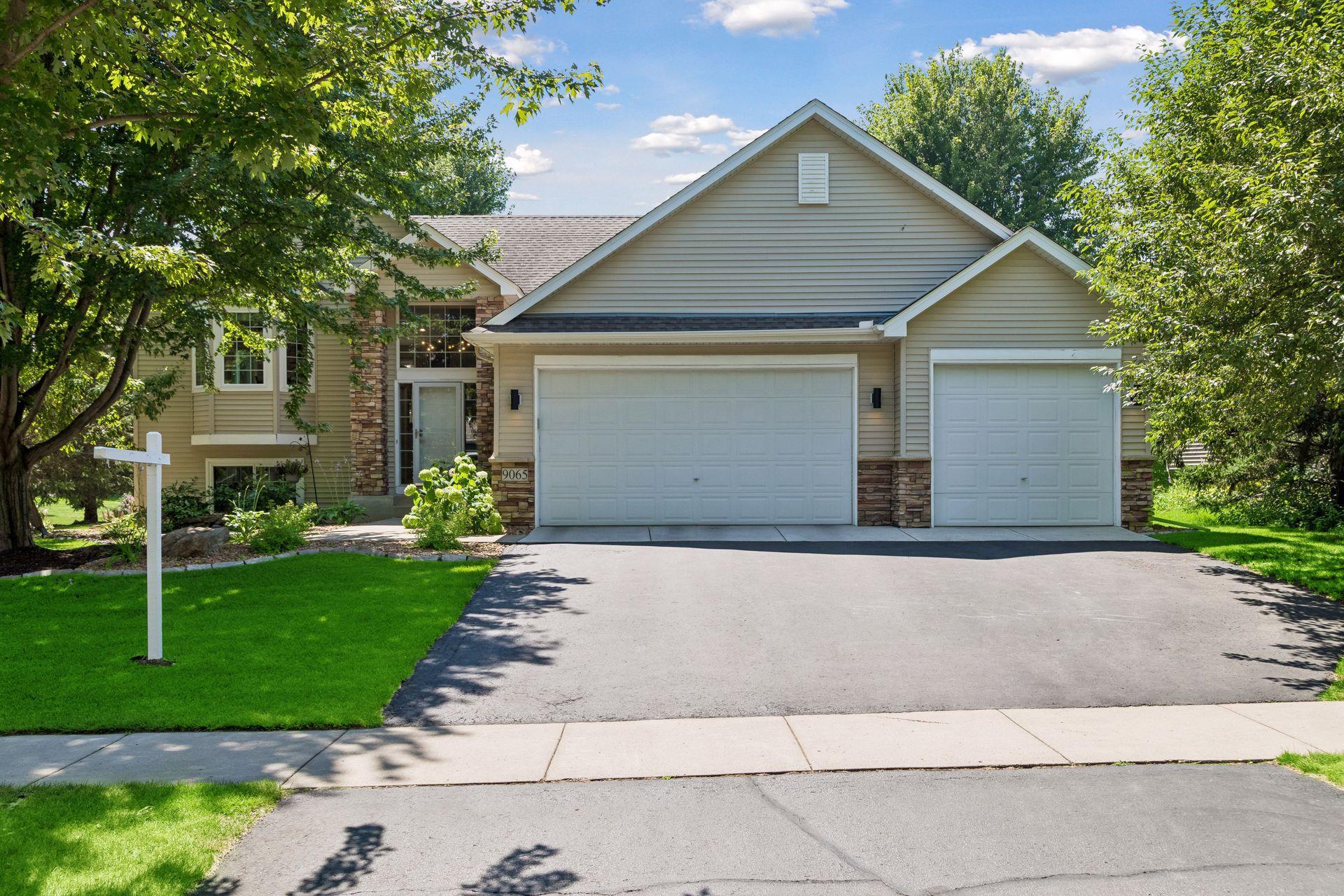 9065 Woodland Drive