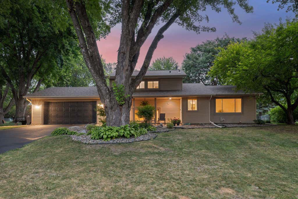 Photo of 514 Laredo Lane, Chanhassen, MN 55317 (MLS # 7121627)