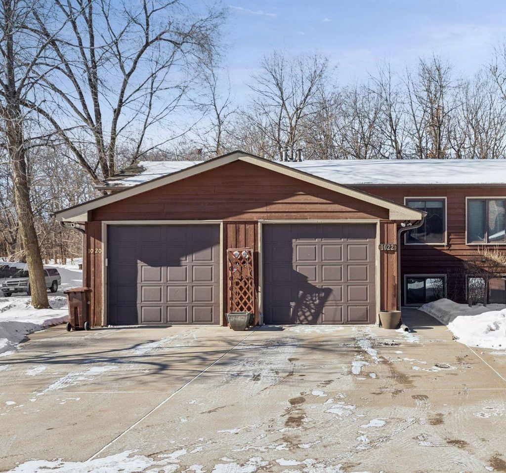 Photo of 1022 20th Avenue N, South Saint Paul, MN 55075 (MLS # 7013036)