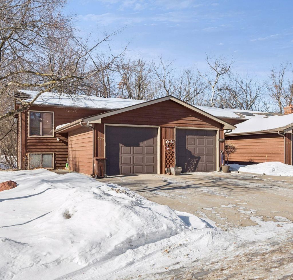 Photo of 1022 20th Avenue N, South Saint Paul, MN 55075 (MLS # 7013036)