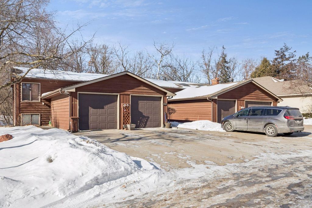 Photo of 1022 20th Avenue N, South Saint Paul, MN 55075 (MLS # 7013036)