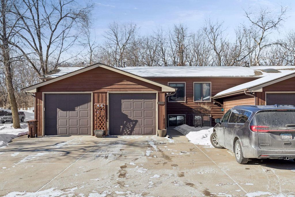Photo of 1022 20th Avenue N, South Saint Paul, MN 55075 (MLS # 7013036)