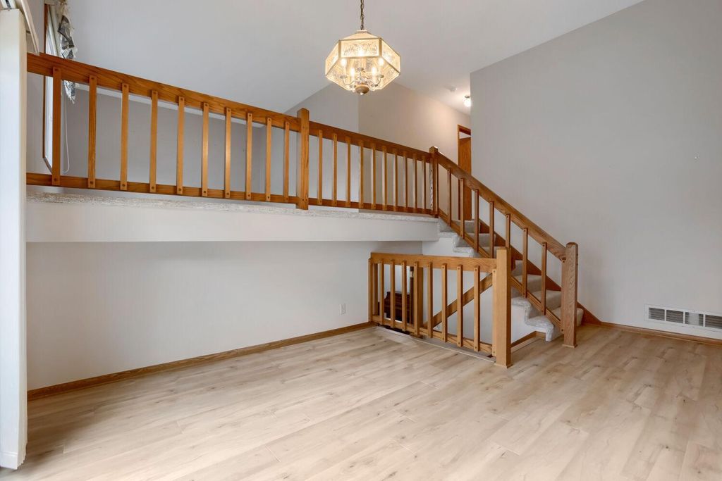 Photo of 711 Cope Avenue W, Roseville, MN 55113 (MLS # 7061748)