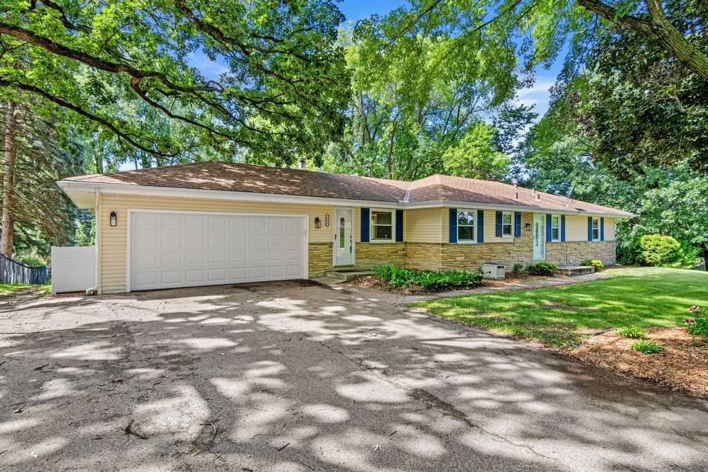 Photo of 3405 Highland Drive, Burnsville, MN 55337 (MLS # 7078646)