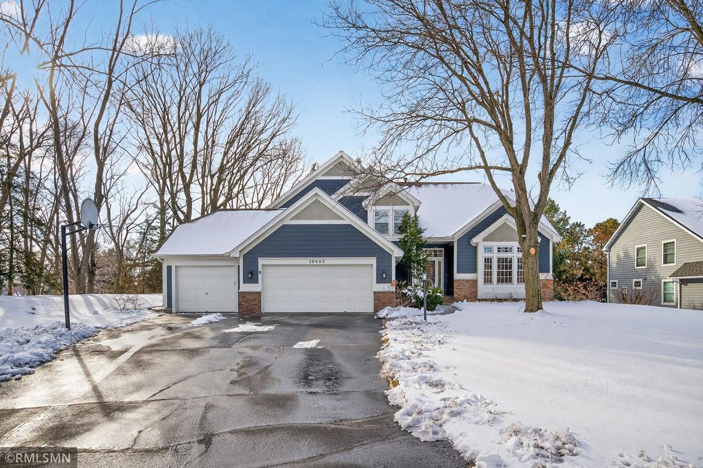 Photo of 10005 Antrim Court, Woodbury, MN 55129 (MLS # 7021271)