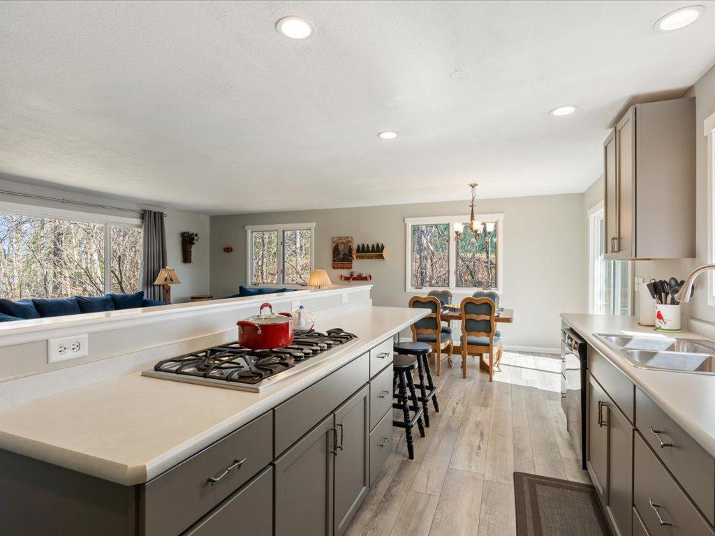 27142 Loon Point