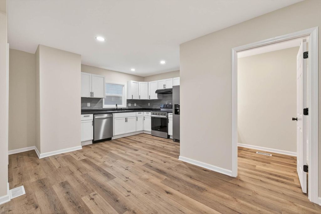 Photo of 1216 County Road C E, Maplewood, MN 55109 (MLS # 7006902)