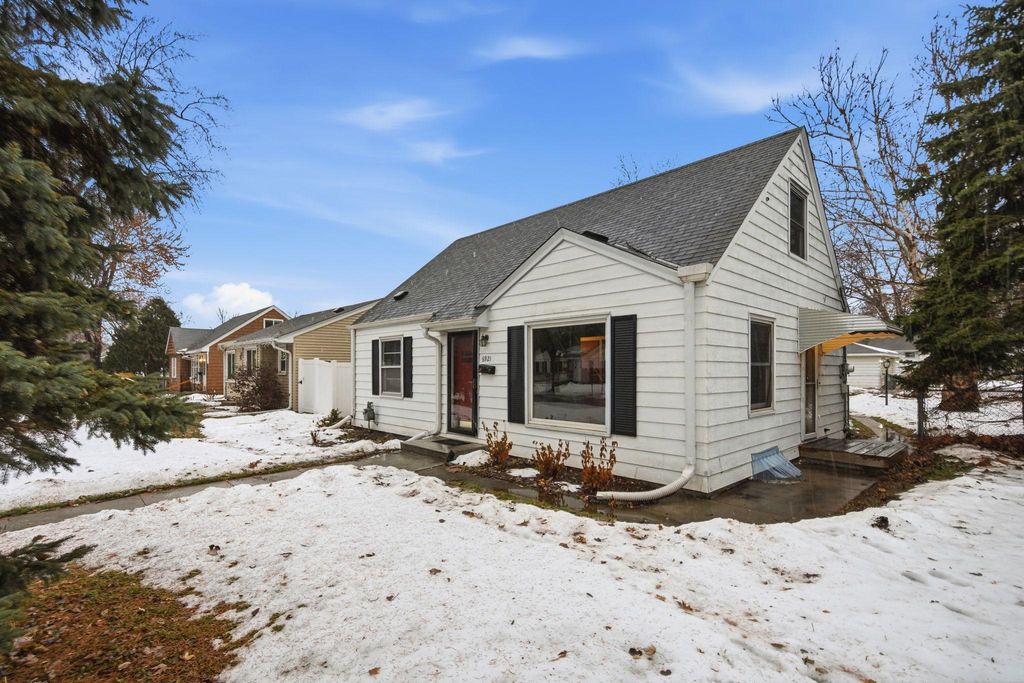 Photo of 6921 Russell Avenue S, Richfield, MN 55423 (MLS # 7002931)