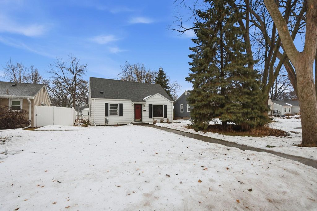 Photo of 6921 Russell Avenue S, Richfield, MN 55423 (MLS # 7002931)