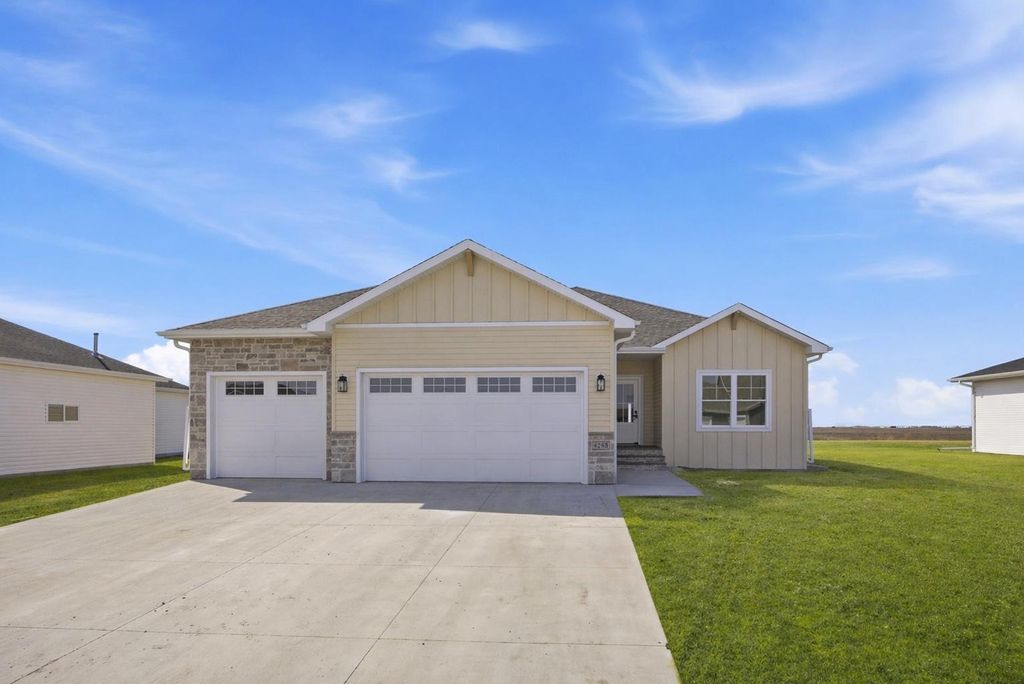 Photo of 4288 Pine Parkway S, Fargo, ND 58104 (MLS # 6707491)