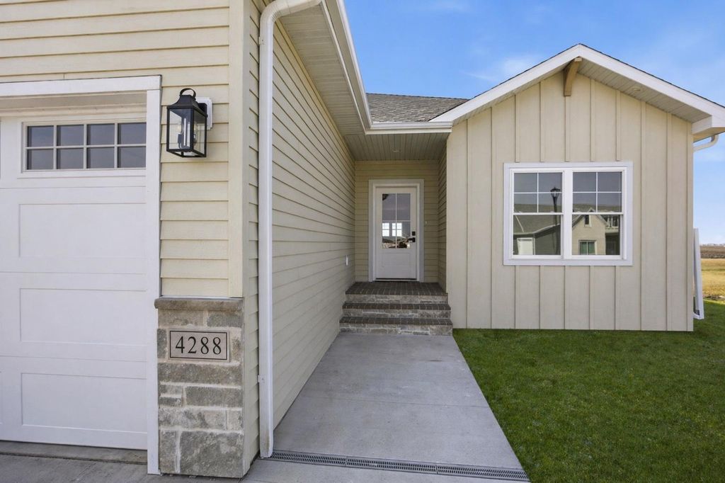 Photo of 4288 Pine Parkway S, Fargo, ND 58104 (MLS # 6707491)
