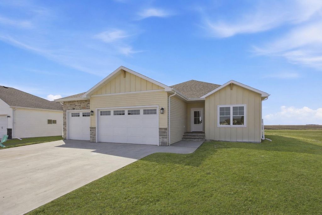 Photo of 4288 Pine Parkway S, Fargo, ND 58104 (MLS # 6707491)