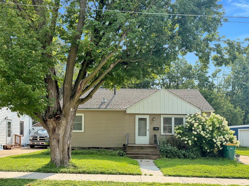 Photo of 504 Edgewood Avenue, Albert Lea, MN 56007 (MLS # 7125046)
