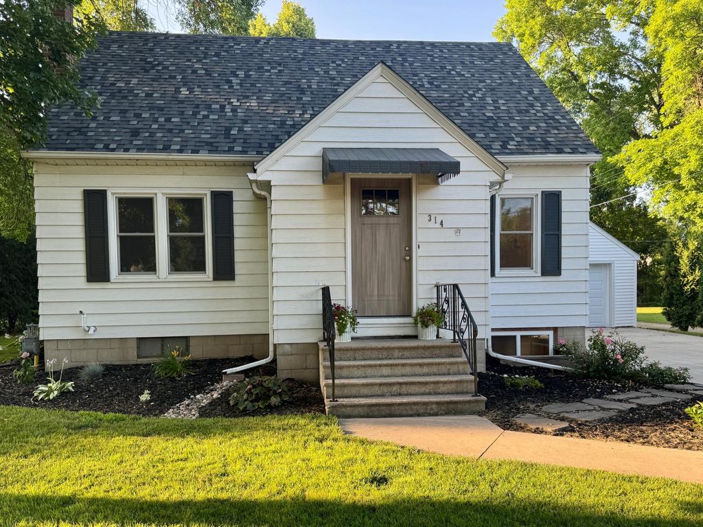 Photo of 314 Colfax Avenue NW, Renville, MN 56284 (MLS # 7108972)