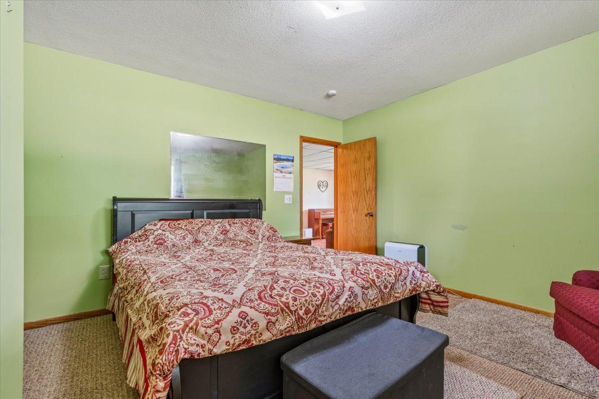 7194 Upper 17th Street N