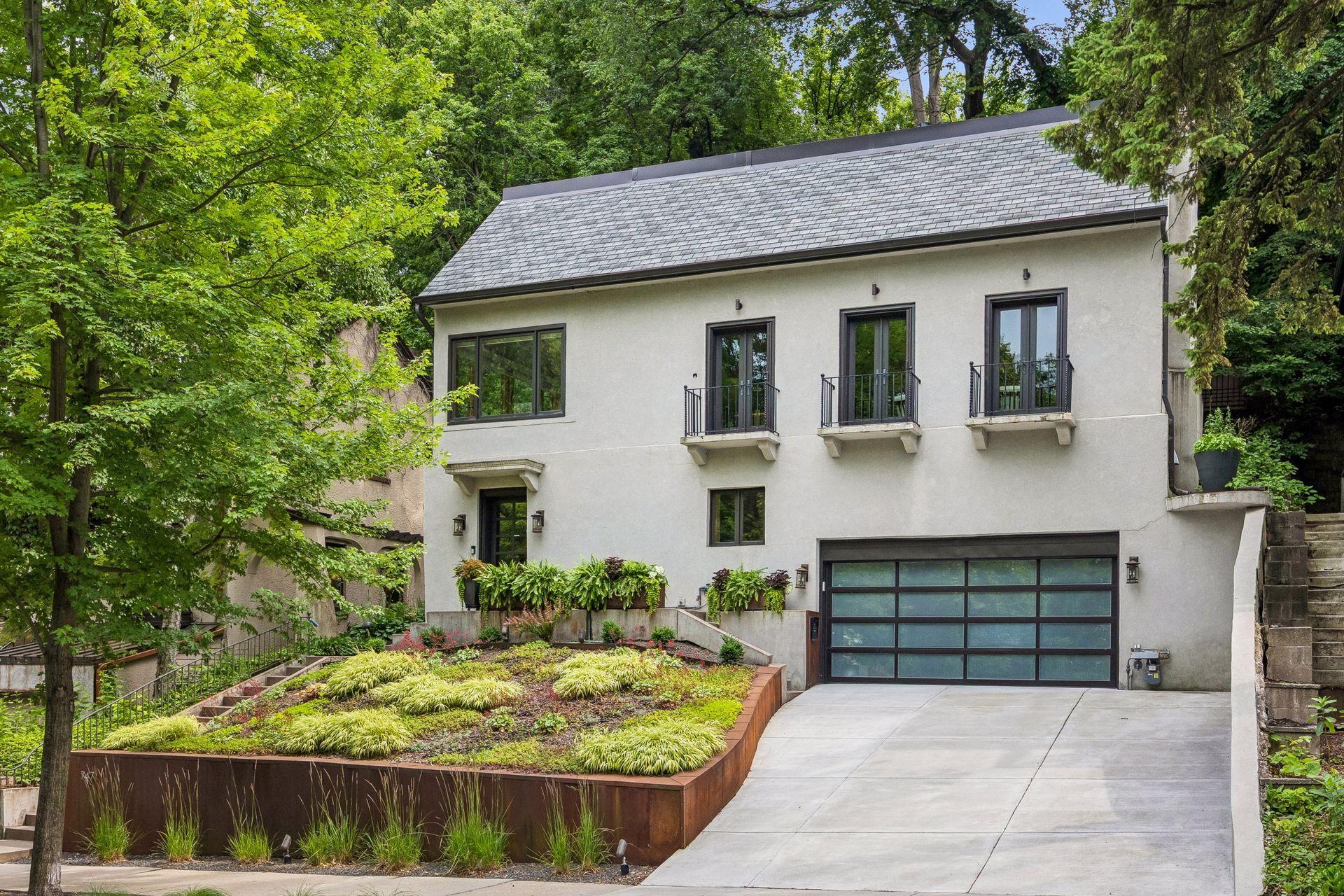 747 Kenwood Parkway