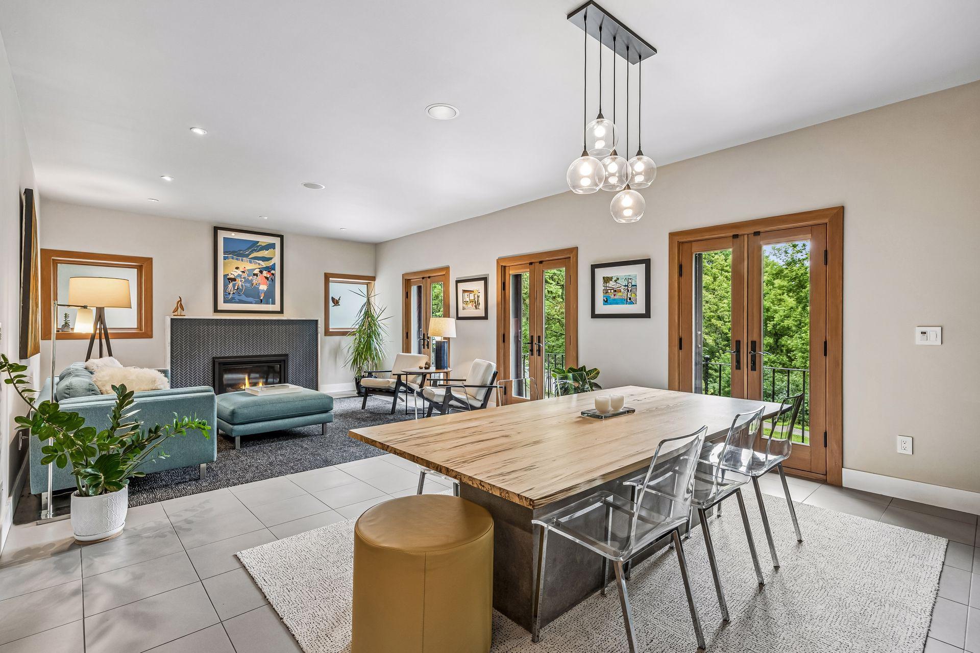 747 Kenwood Parkway