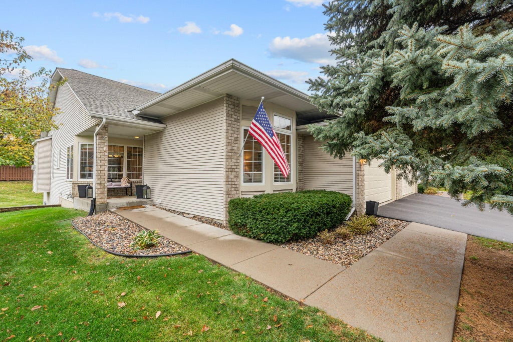 Photo of 17568 Frondell Court, Eden Prairie, MN 55347 (MLS # 7164912)