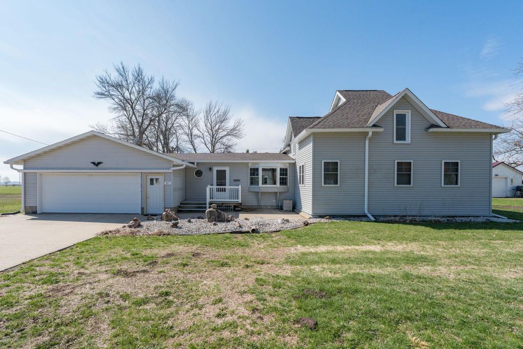 Photo of 301 South Street W, Amboy, MN 56010 (MLS # 7064712)