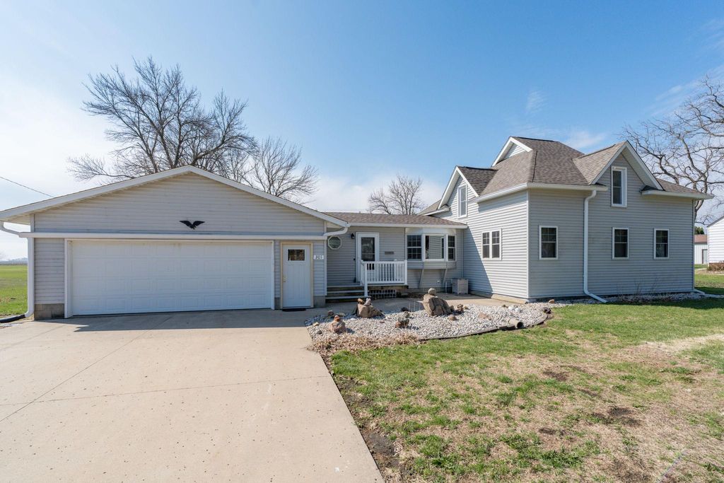 Photo of 301 South Street W, Amboy, MN 56010 (MLS # 7064712)