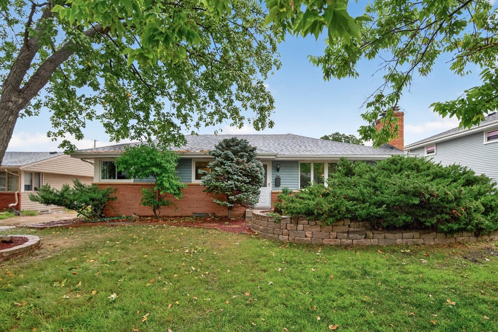 Photo of 6221 Thomas Avenue S, Richfield, MN 55423 (MLS # 7144708)