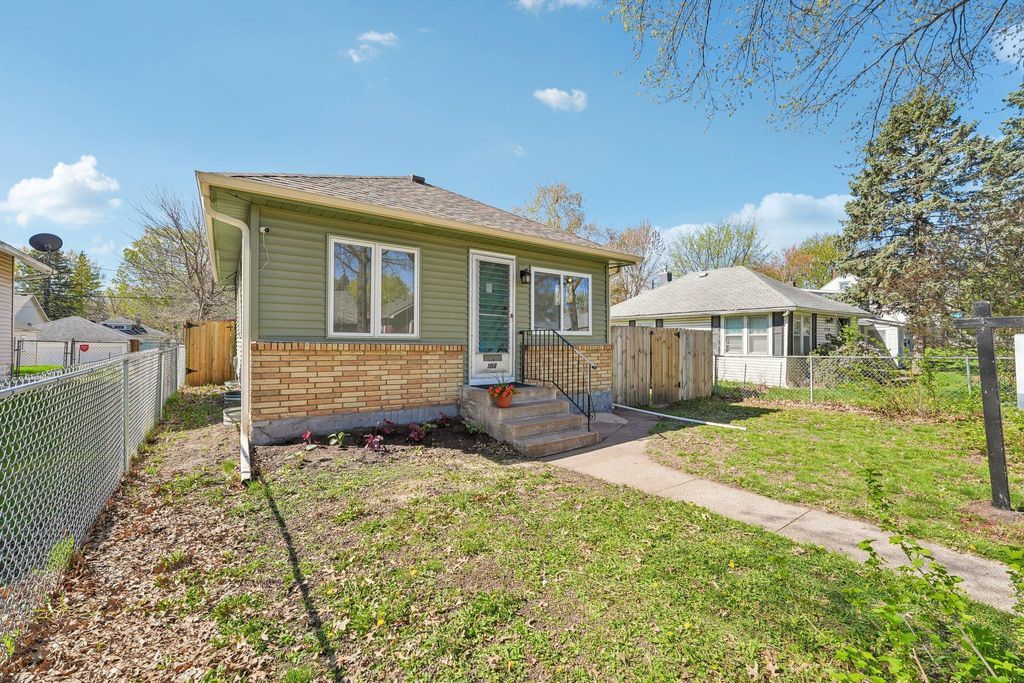 Photo of 1158 Lawson Avenue E, Saint Paul, MN 55106 (MLS # 7062294)