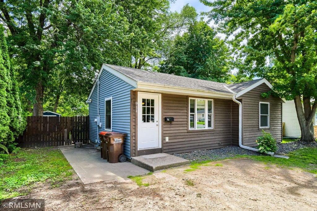 Photo of 911 5th Street W, Hastings, MN 55033 (MLS # 7105801)