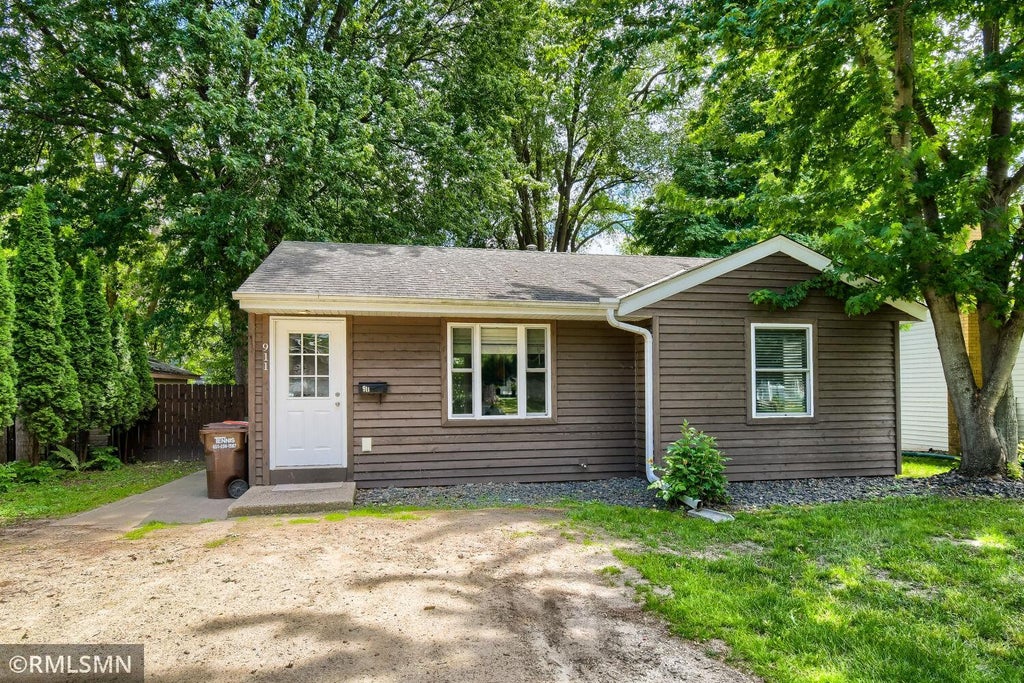 Photo of 911 5th Street W, Hastings, MN 55033 (MLS # 7105801)