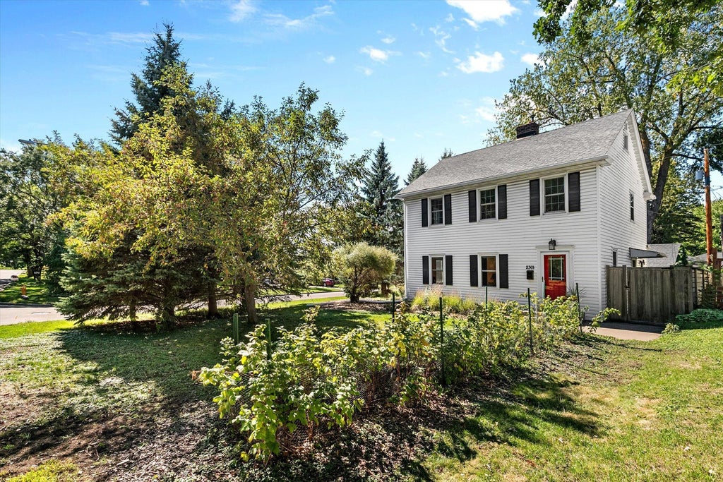 Photo of 2301 Xerxes Avenue N, Golden Valley, MN 55422 (MLS # 7133522)