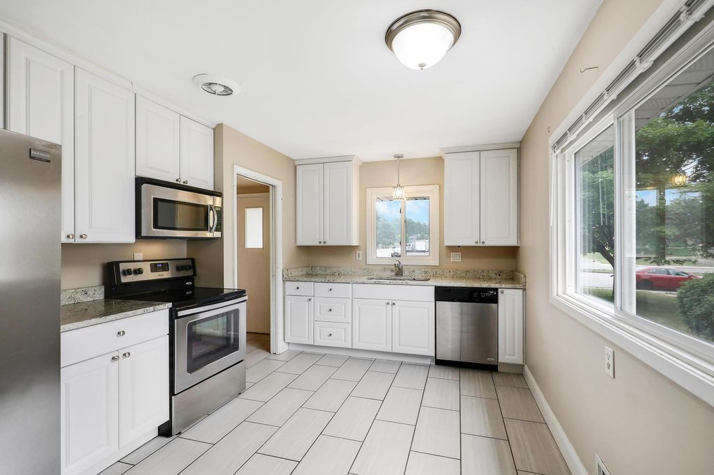 Photo of 6330-6332 Xerxes Avenue S, Edina, MN 55423 (MLS # 7005922)