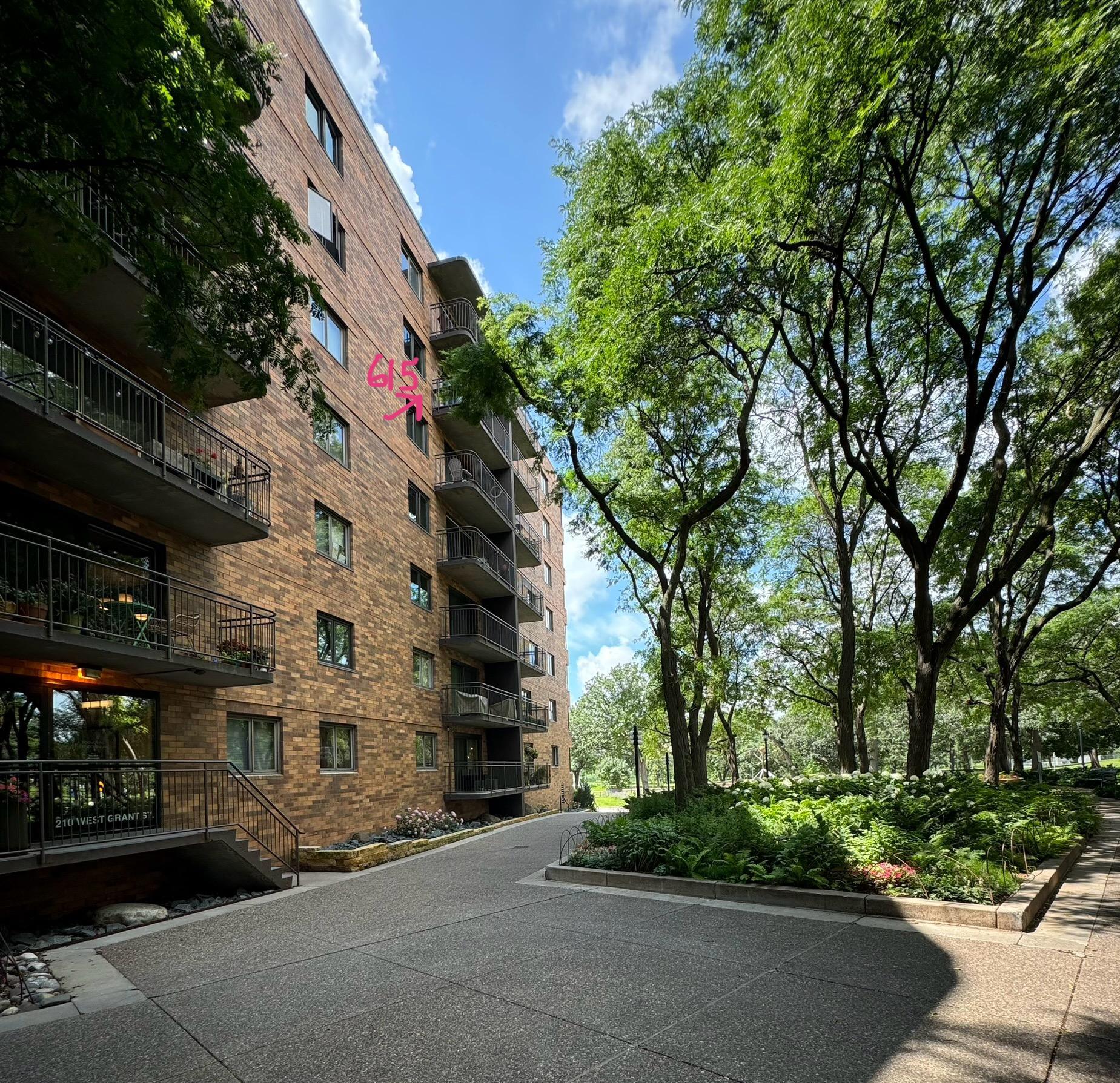 210 W Grant Street 615