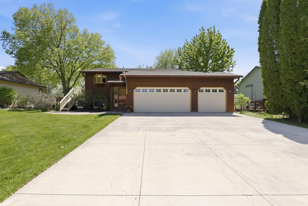 Photo of 1564 Lamotte Circle, Hugo, MN 55038 (MLS # 7072335)