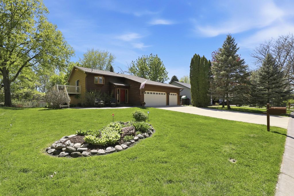 Photo of 1564 Lamotte Circle, Hugo, MN 55038 (MLS # 7072335)