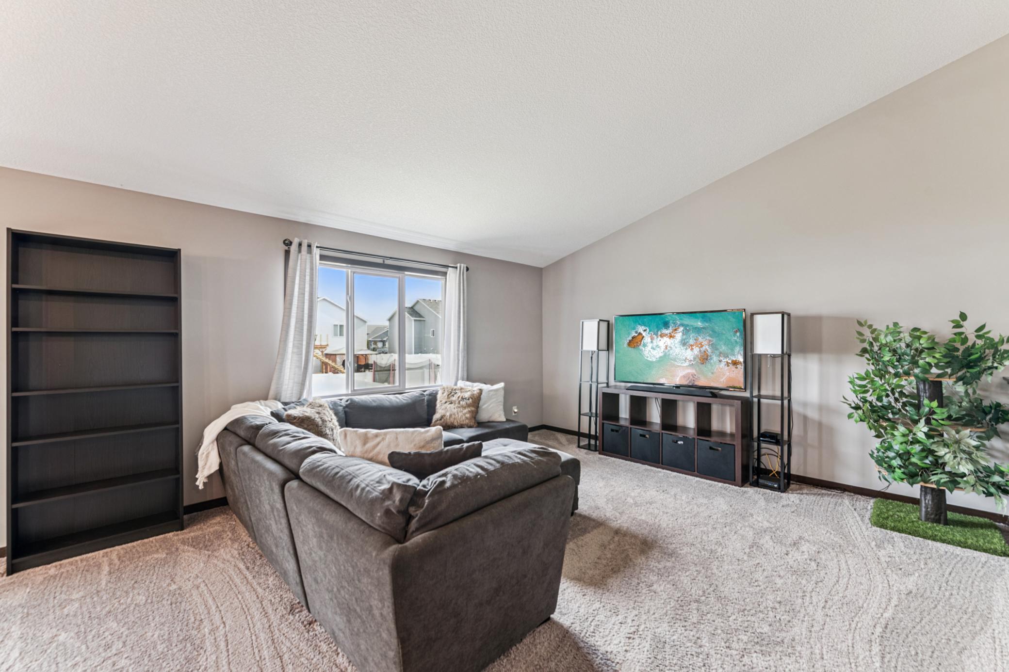 408 Bluebird Drive NW