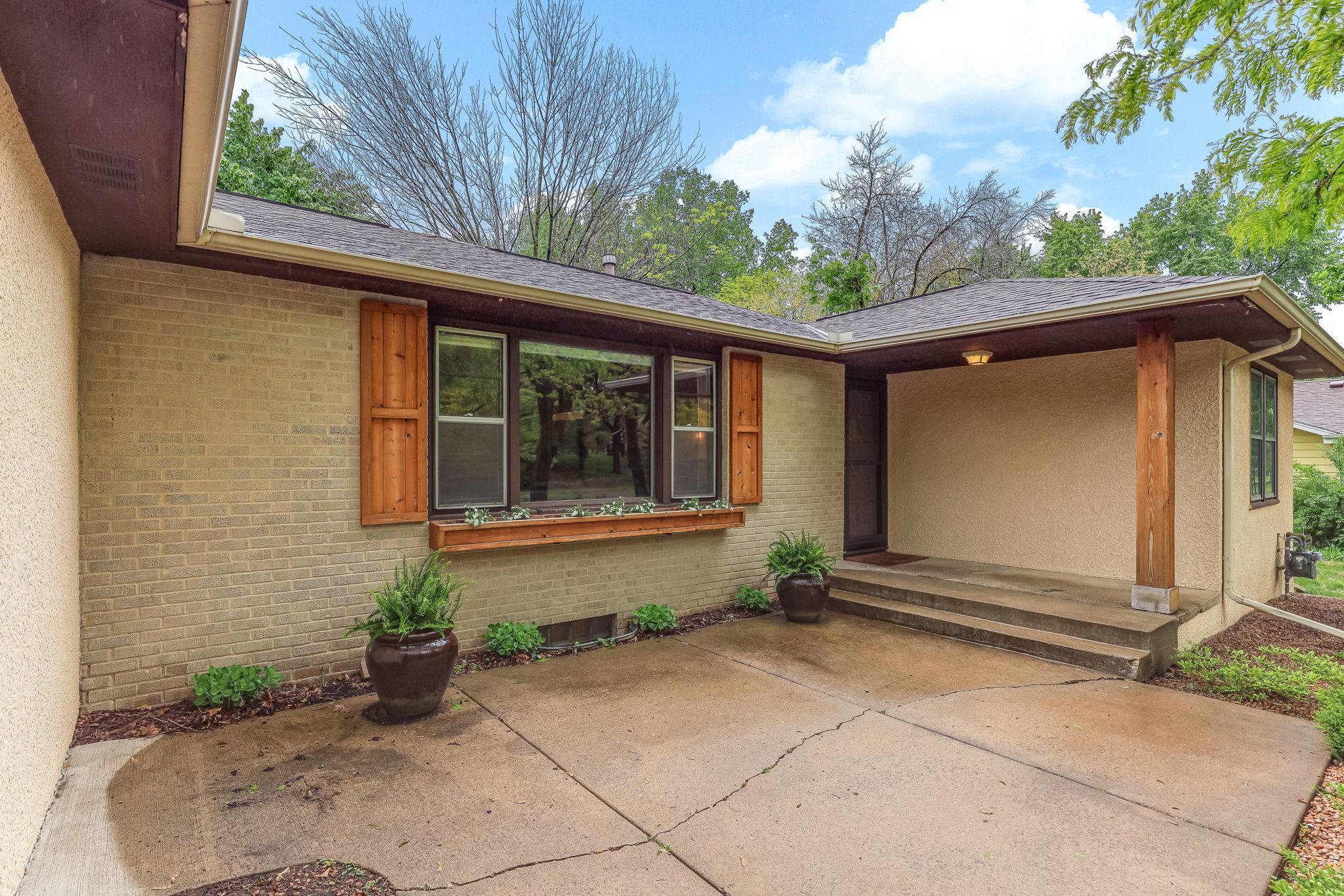 5725 Golden Valley Road