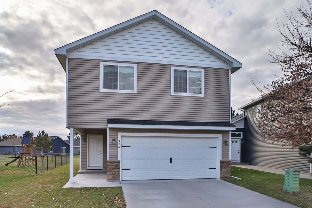 Photo of 978 York Crt, Brainerd, MN 56401 (MLS # 6819990)