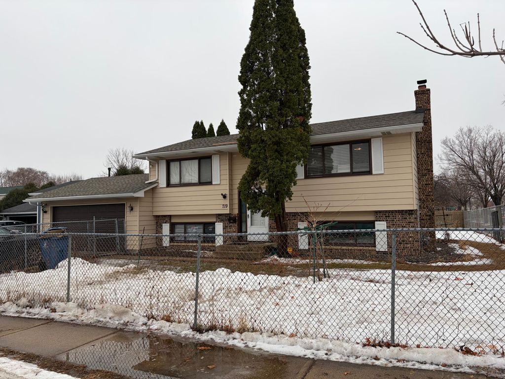 Photo of 719 Givens Lane, Minneapolis, MN 55411 (MLS # 7003264)