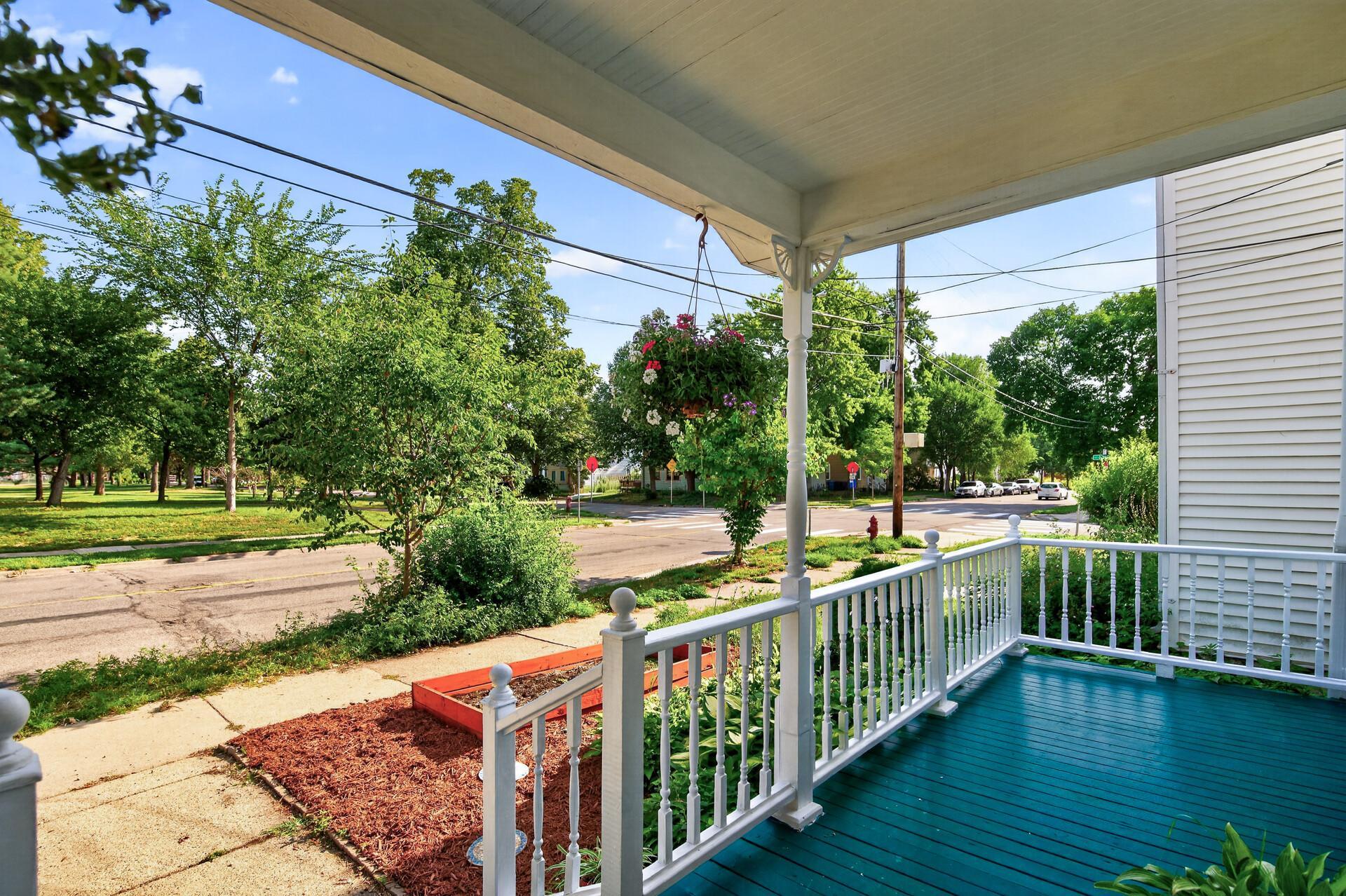 2819 E 25th Street