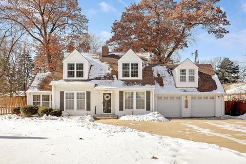 1979 Snelling Avenue N Roseville MN 55113