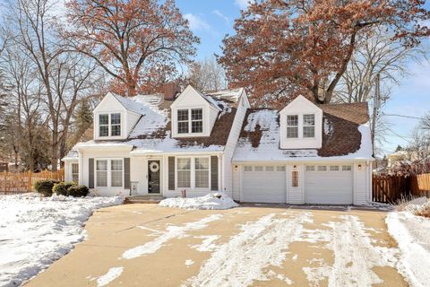 1979 Snelling Avenue N Roseville MN 55113