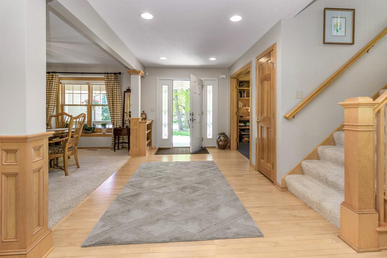 472 Vadnais Lake Drive