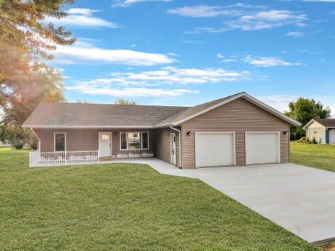 Photo of 122 2nd Street E, Tracy, MN 56175 (MLS # 7044479)