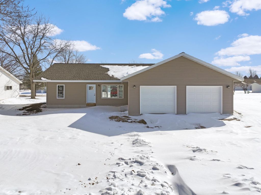 Photo of 122 2nd Street E, Tracy, MN 56175 (MLS # 7044479)