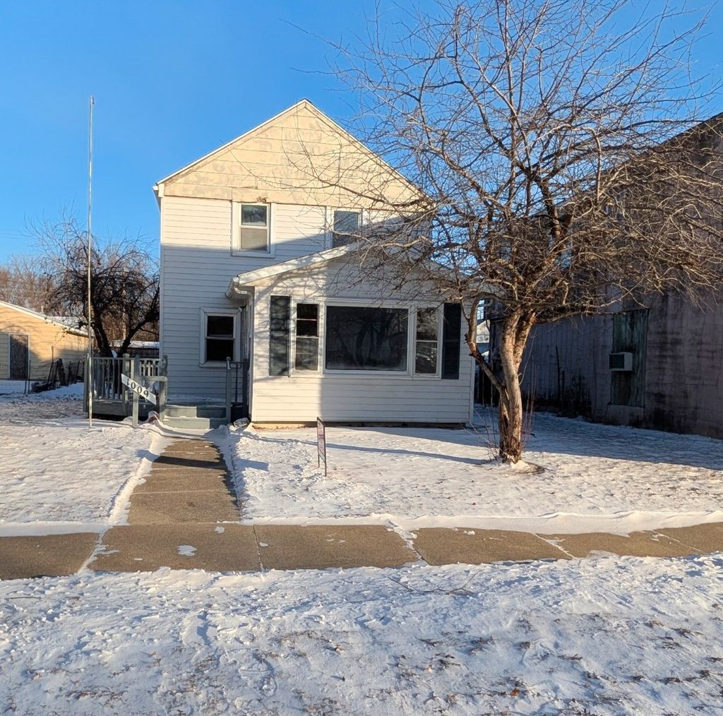 Photo of 1009 4th Avenue NE, Austin, MN 55912 (MLS # 7014132)