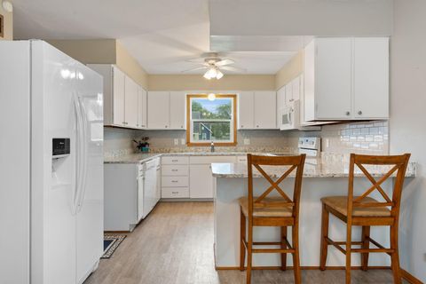 Photo of 705 11th Avenue NW, Austin, MN 55912 (MLS # 6791137) Photo of 705 11th Avenue NW, Austin, MN 55912 (MLS # 6791137)