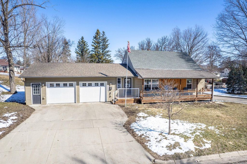 Photo of 400 W Douglas Avenue, Fergus Falls, MN 56537 (MLS # 7049842)