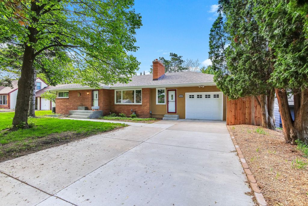Photo of 676 Shryer Avenue W, Roseville, MN 55113 (MLS # 7078760)