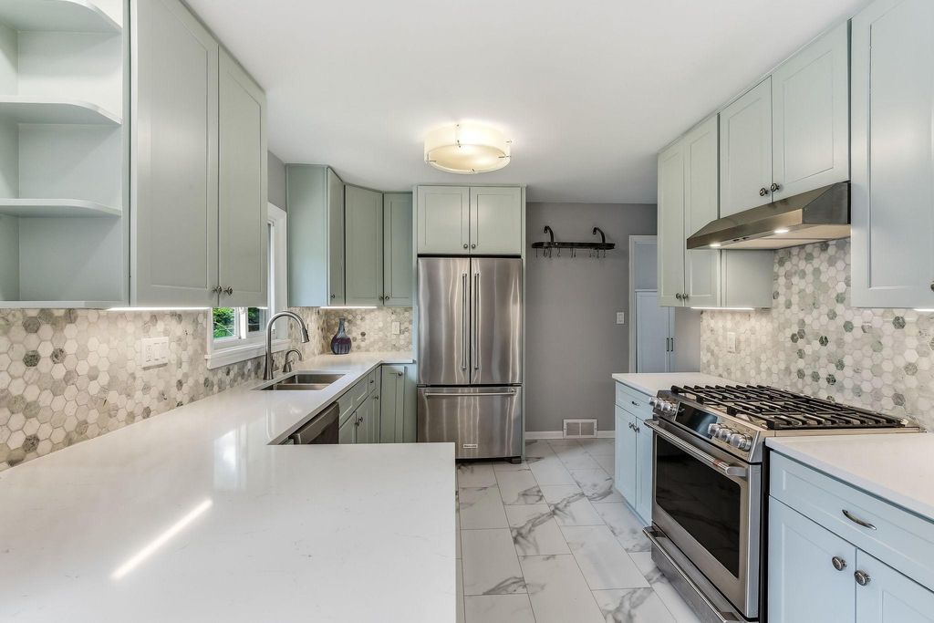 Photo of 676 Shryer Avenue W, Roseville, MN 55113 (MLS # 7078760)