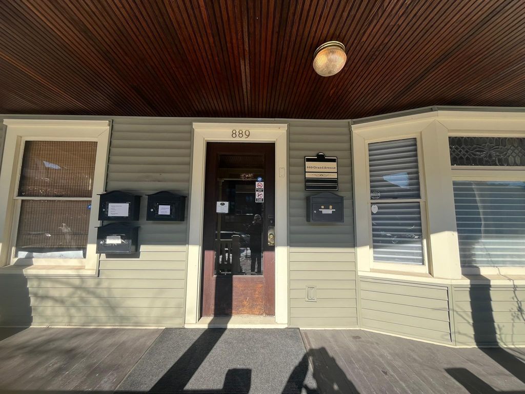 Photo of 889 Grand Avenue, Saint Paul, MN 55105 (MLS # 7022320)